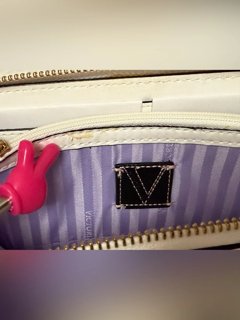 Victoria's Secret White Woven Logo Wallet - Picture 8 of 9